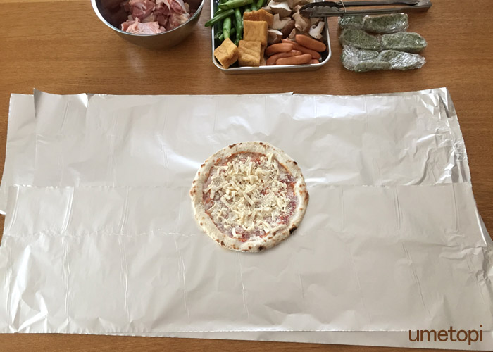 キャンプで簡単にできるピザの焼き方 Bbqコンロでできます Umetopi